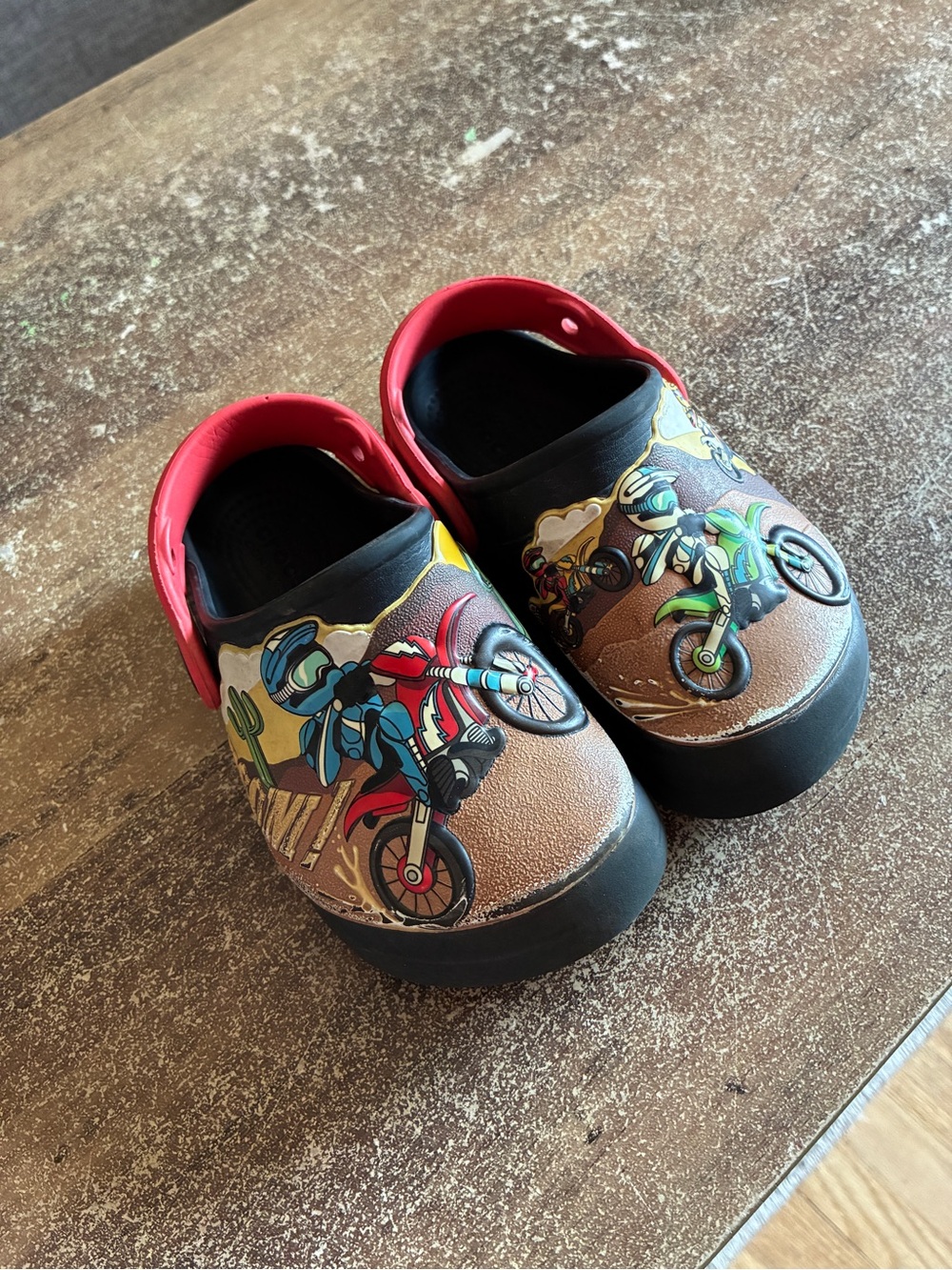 CROCS